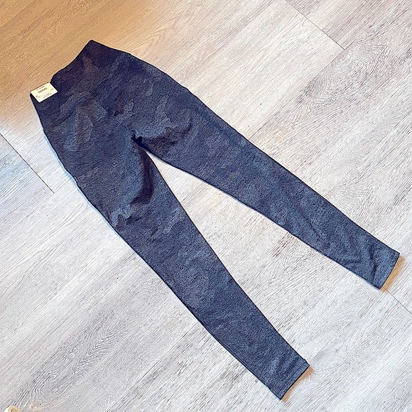 AERIE Leggings - Dark Camo Feel Comfy - Size XS NWOT - Picture 2 of 12
